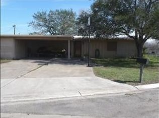 400 Redwood Dr, Mathis, TX 78368