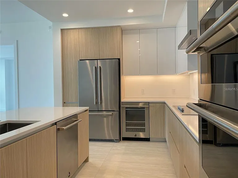 301 Quay Cmns #904 — Photo 17