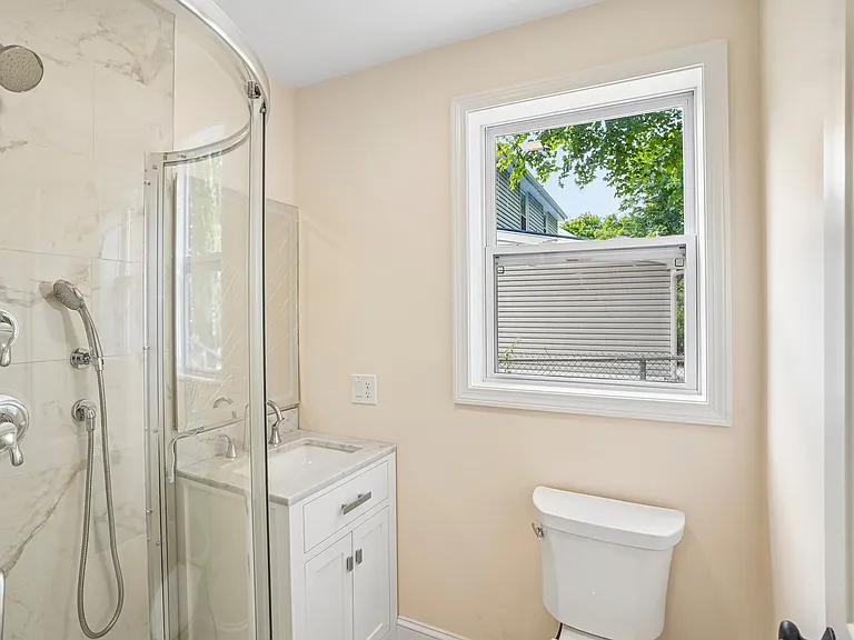 559 Winthrop St — Photo 12