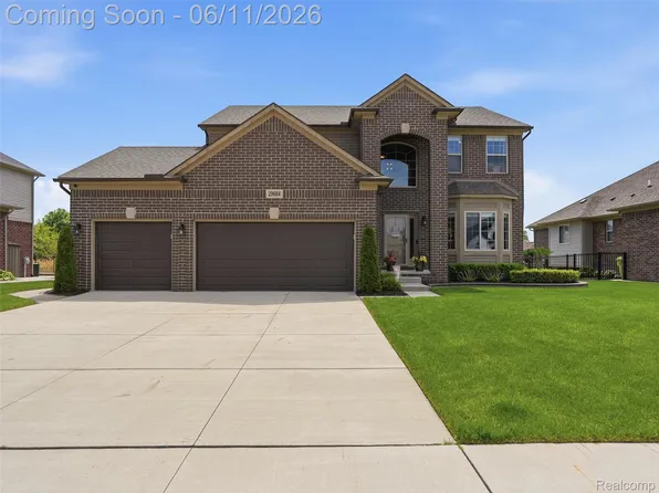 29684 Kevin Dr, Chesterfield, MI 48051