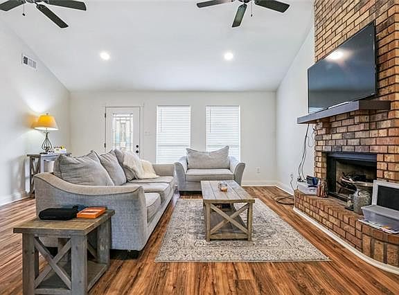3rd image of 2805 Earl Dr