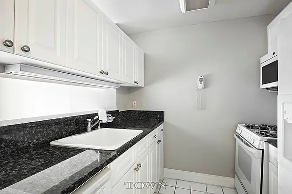 Rented by Town Residential | media 3