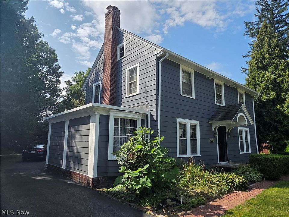 1st image of 3064 Crescent Dr NE