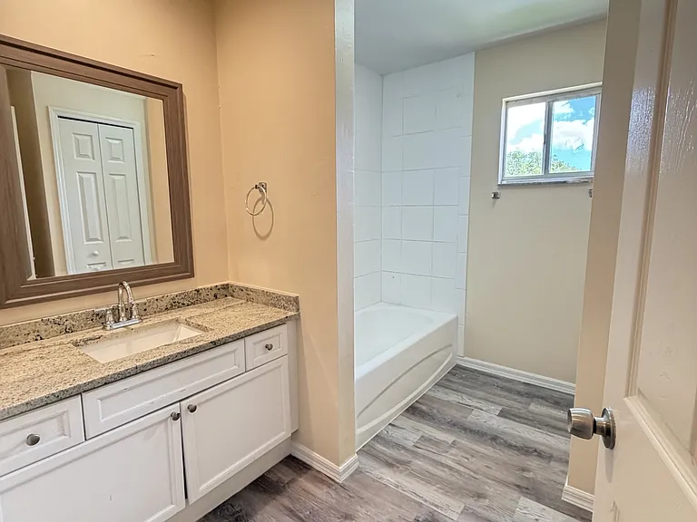 1019 SE 11th St #3 — Photo 13