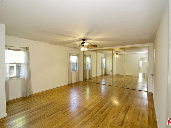 4th image of 3016 Greenfield Ave