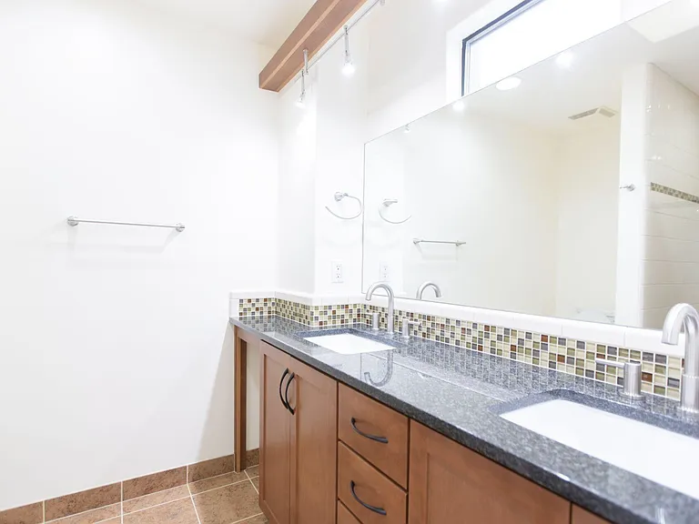 1300 W 5th St #1009 — Photo 9
