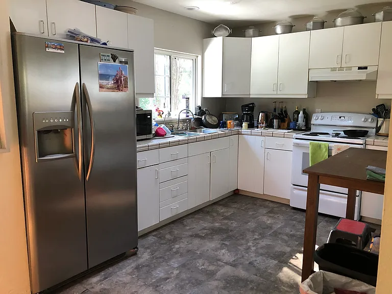 2140 Coffee Ln #B — Photo 2