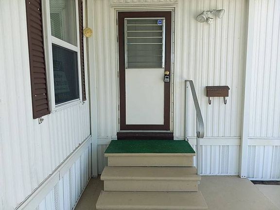 4th image of 4144 70th Ln N #1139