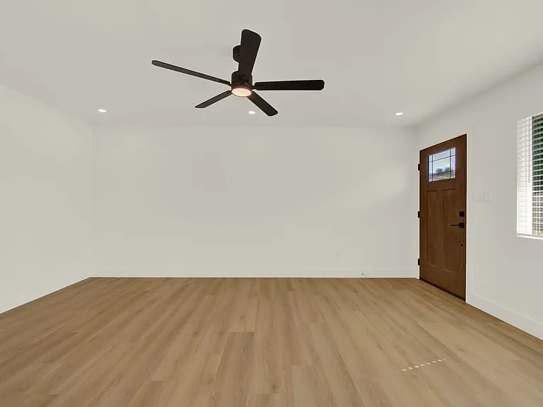 610 Military E — Photo 3