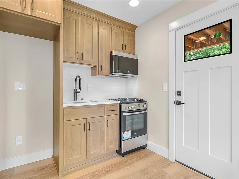 349 SE Walnut St — Photo 37