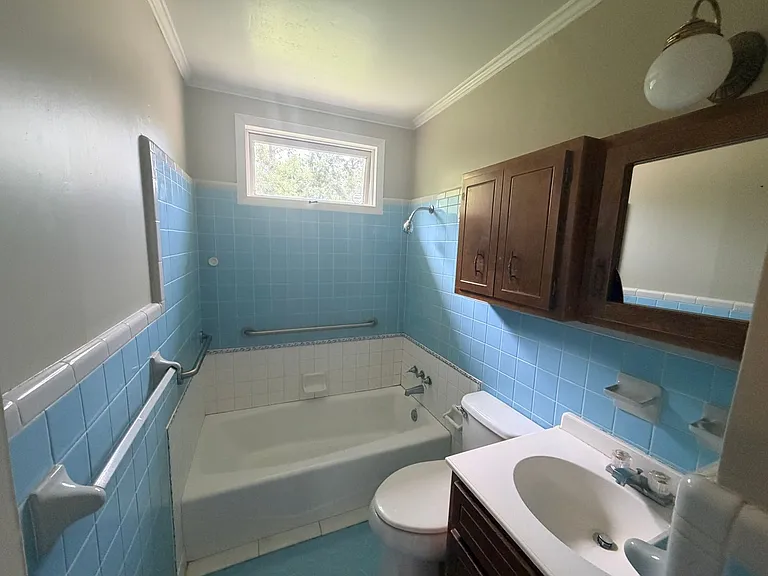 706 Pineview Dr — Photo 5