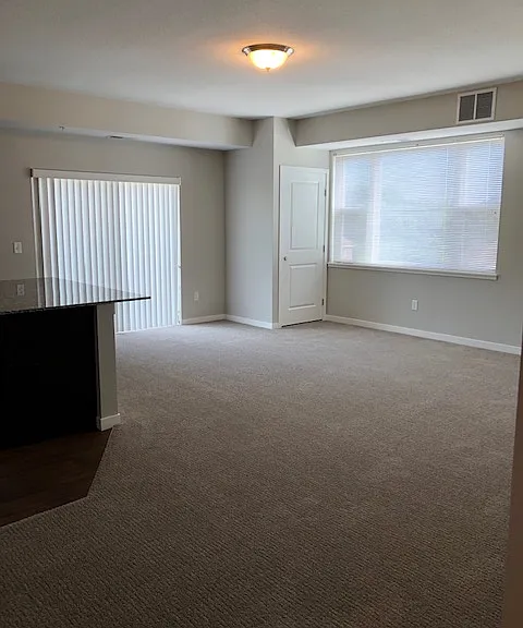 Spacious LvRm
2 Br 1250 Sq. Ft