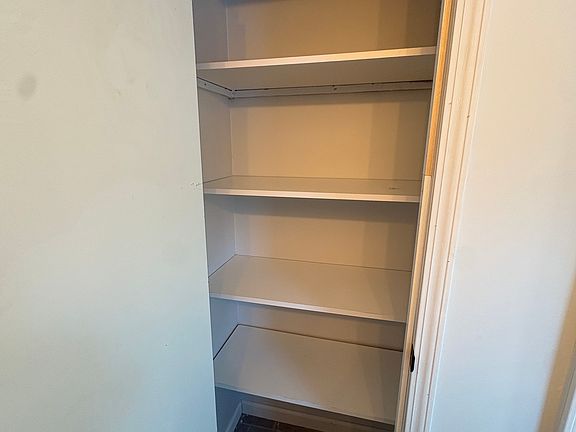 3rd image of 2713 Jefferson Ct