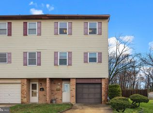 861 Centennial Sq N, Philadelphia, PA 19116