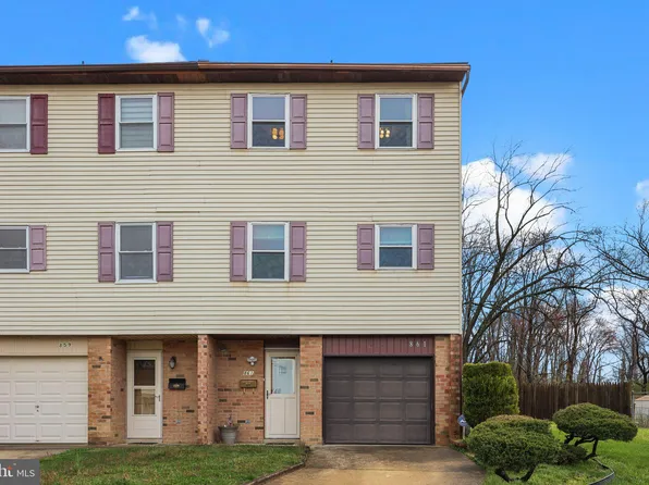 861 Centennial Sq N, Philadelphia, PA 19116