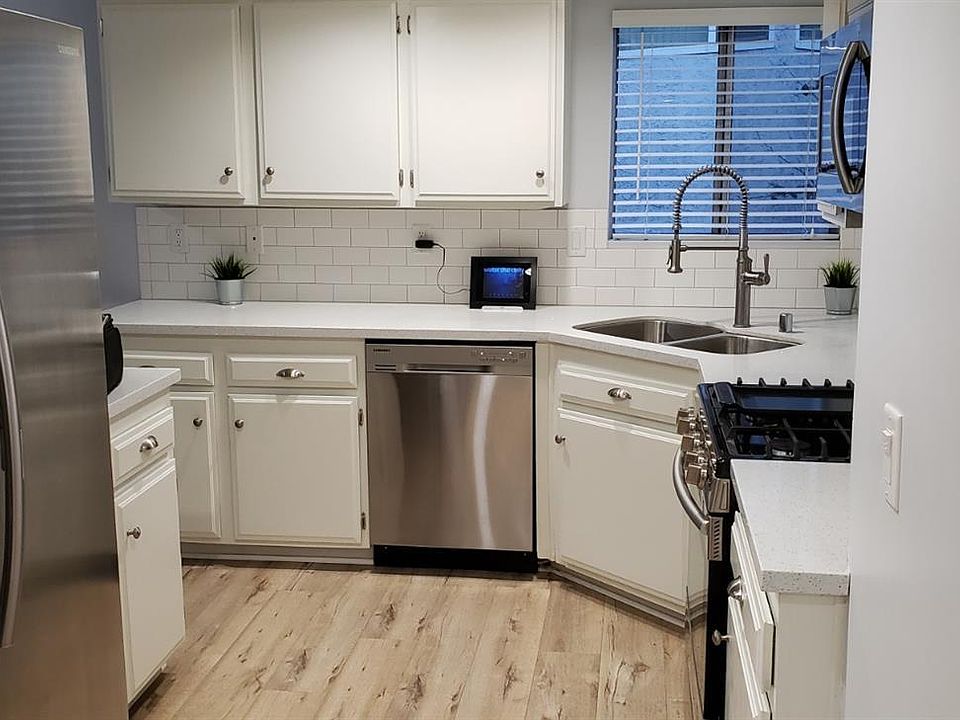 2nd image of 2850 Montrose Ave APT 20