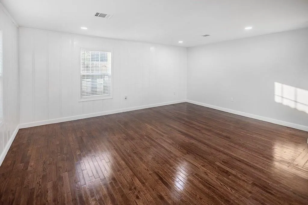 3 bed, 2.0 bath, 1444 sqft, $1,999 — Photo 4