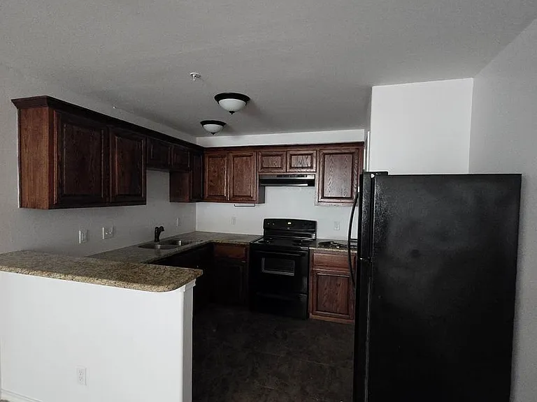 7001 Lipes Blvd — Photo 2