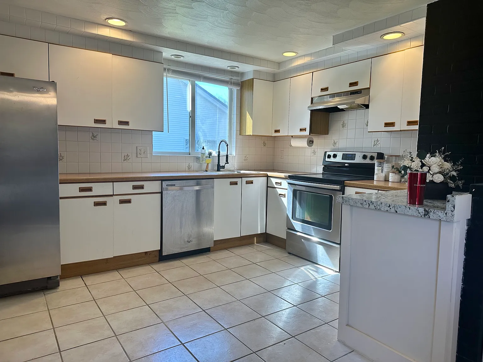 3 bed, 1.5 bath, 1487 sqft, $3,500 — Photo 3