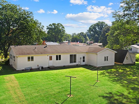 3rd image of 910 W Walnut Dr
