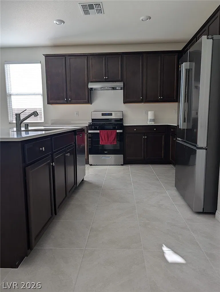 4 bed, 3.0 bath, 2118 sqft, $2,349 — Photo 4
