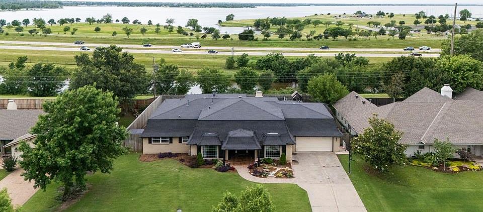 1st image of 8625 Lakehurst Dr