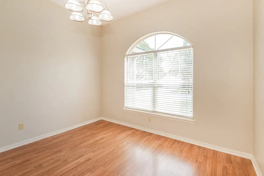 3 bed, 2.0 bath, 1947 sqft, $2,080 — Photo 4
