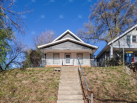 3rd image of 812 Monroe Ave