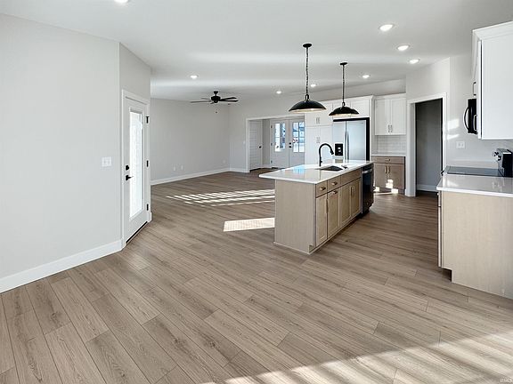 3rd image of 3536 Montgomery Ct