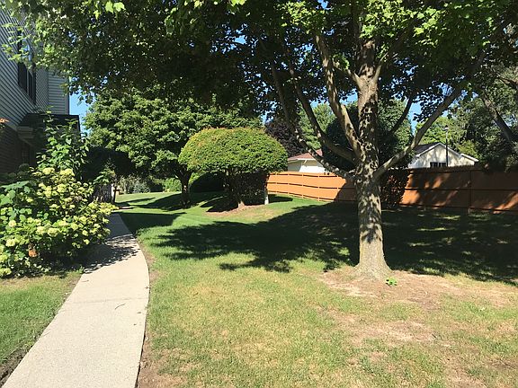 3rd image of 7638 Woodview Dr #17
