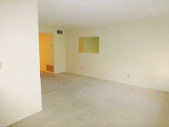 4th image of 16 Vista Palm Ln
