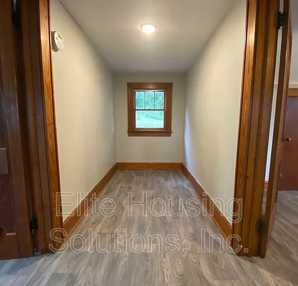765 N 8th St — Photo 11