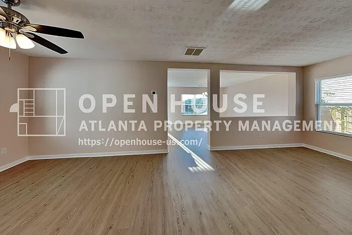 3 bed, 2.5 bath, 2115 sqft, $1,925 — Photo 3