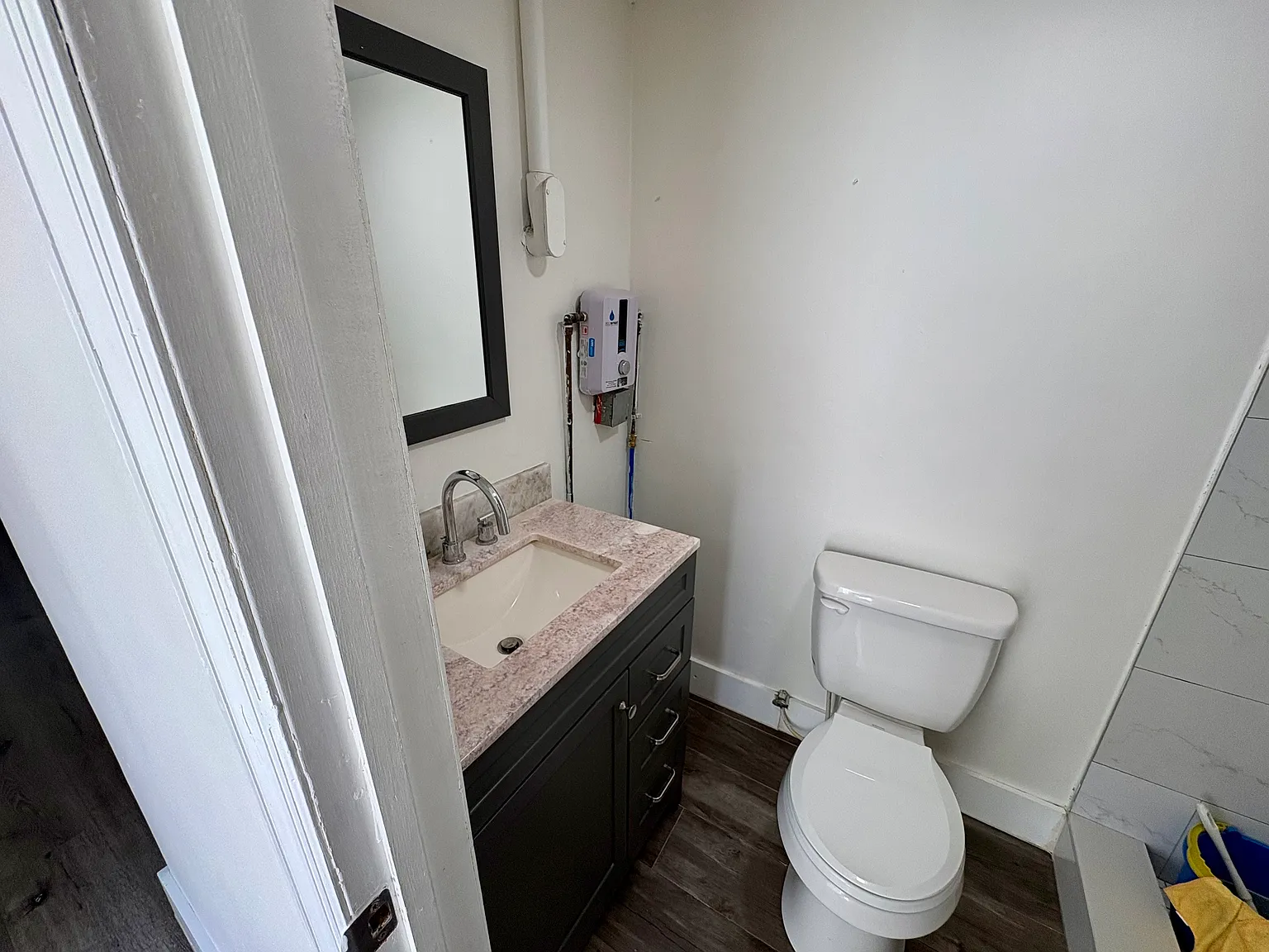 Cresthaven Ct, Hollywood — Photo 3