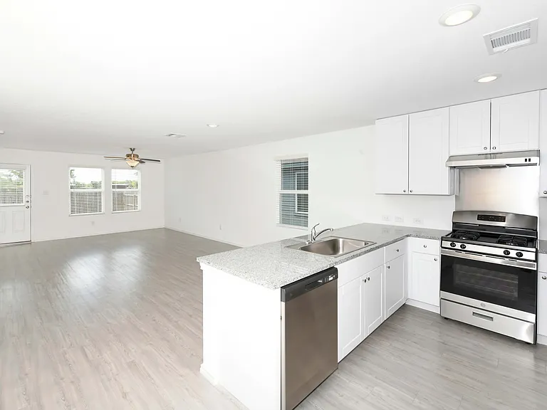 1059 Finesse Ln — Photo 6