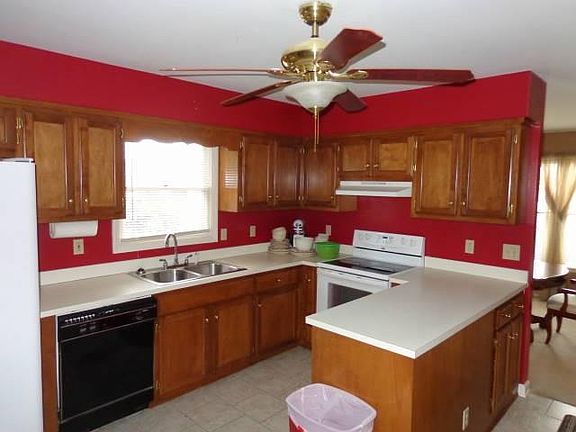 3rd image of 302 Keenan Ln