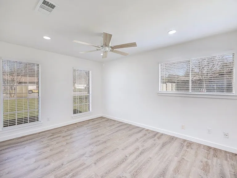 801 Salem Ln — Photo 17