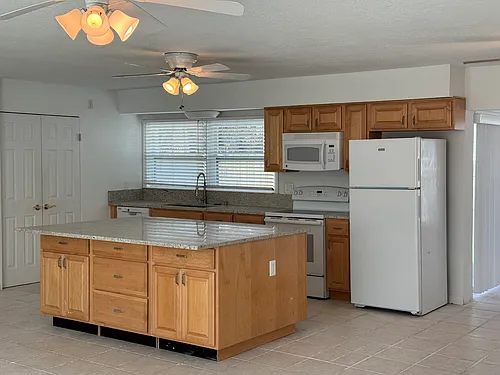 215 Pelican Dr Photo 1