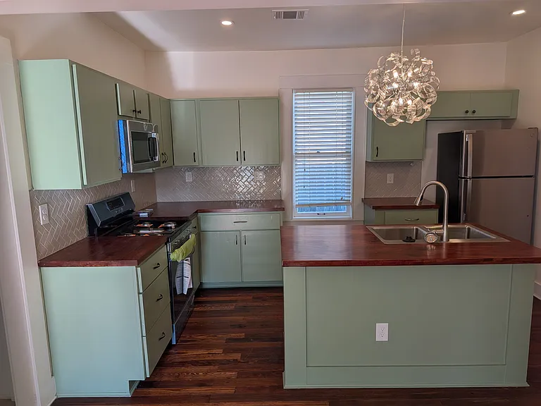 Kitchen, all new appliances