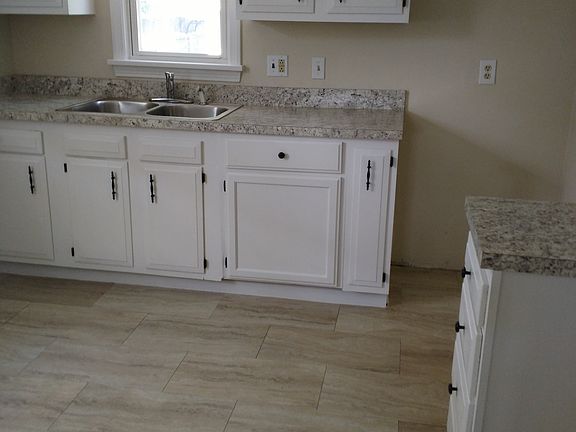 5th image of 8513 Esther St