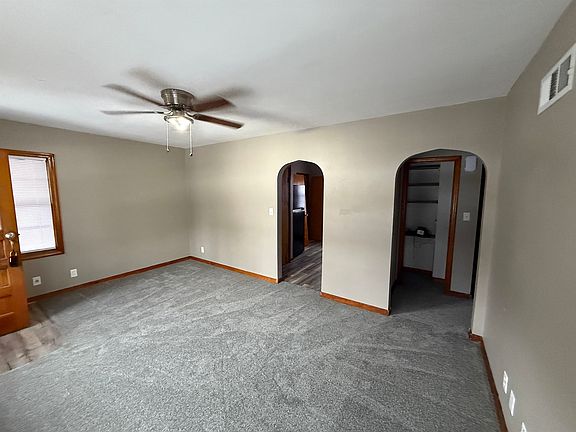 3rd image of 1304 W Prospect Ave