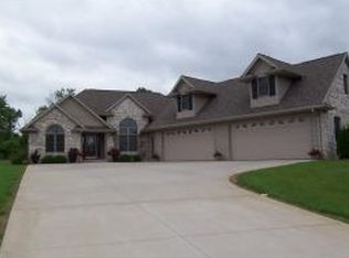 4477 Stonefield Dr, Oshkosh, WI 54902