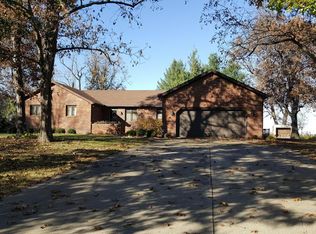 8440 Hickory Hills Dr, Argenta, IL 62501