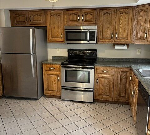 5th image of 39 Stuart Avenue #5