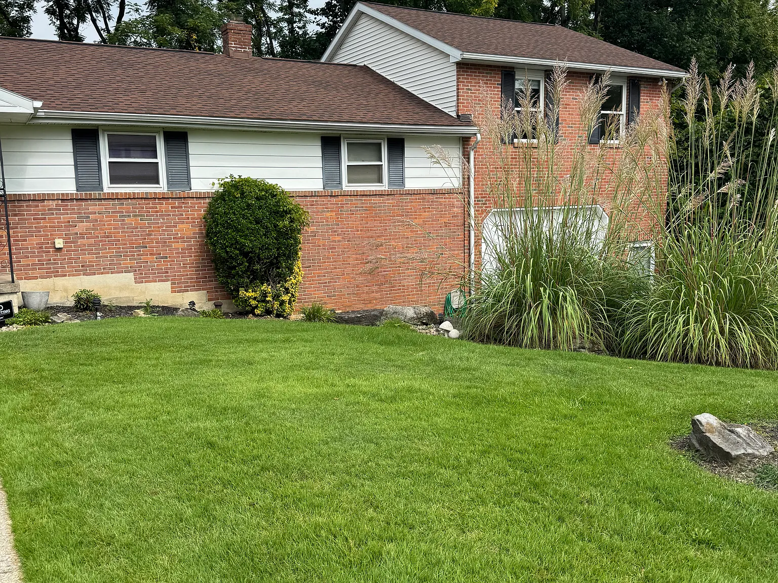6 bed, 2400 sqft, $3,200 — Photo 2