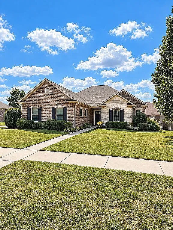 3 bed, 2.5 bath, 1740 sqft, $3,000 — Photo 1