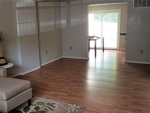 4th image of 14 Roffman Pl
