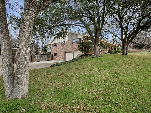 3rd image of 1029 Falcon Dr