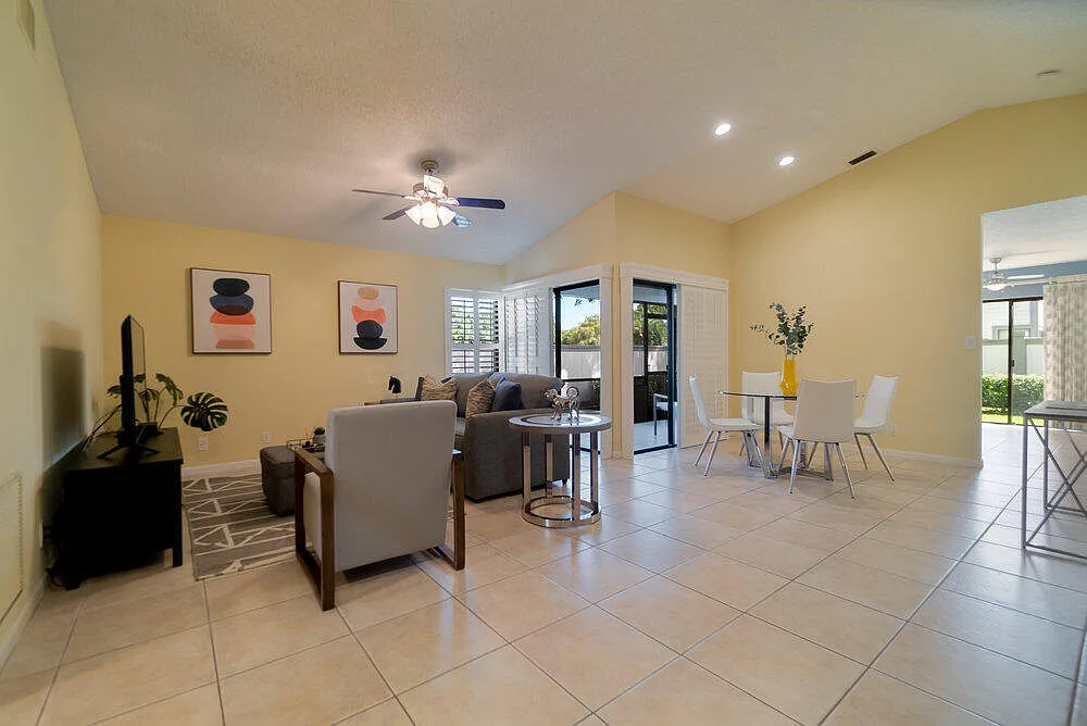 2 bed, 2.0 bath, 1231 sqft, $7,000 — Photo 4