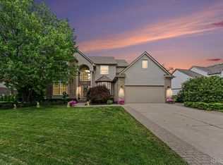 3178 Thimbleberry Ct, Wixom, MI 48393